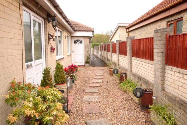 SIDE GARDEN