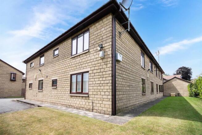 2 bed Apartment for sale Image 12