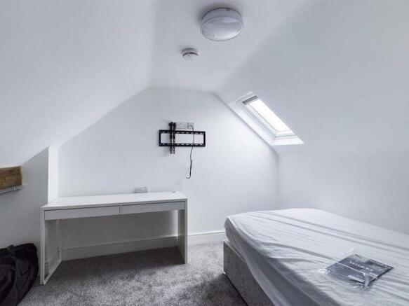 4 bed Town House to rent Image 7