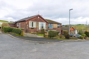 18, Woodbrook Avenue, Springhead OL4 4BT