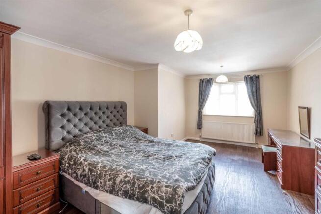 4 bed Detached for sale Image 12