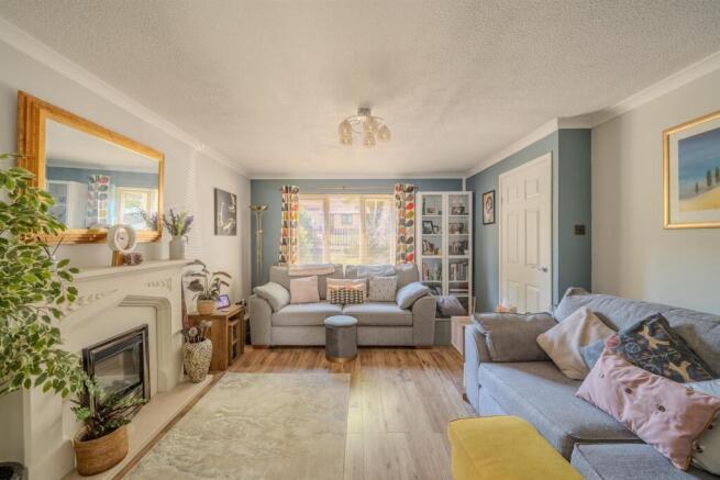 103 Daffodil Court-10.jpg