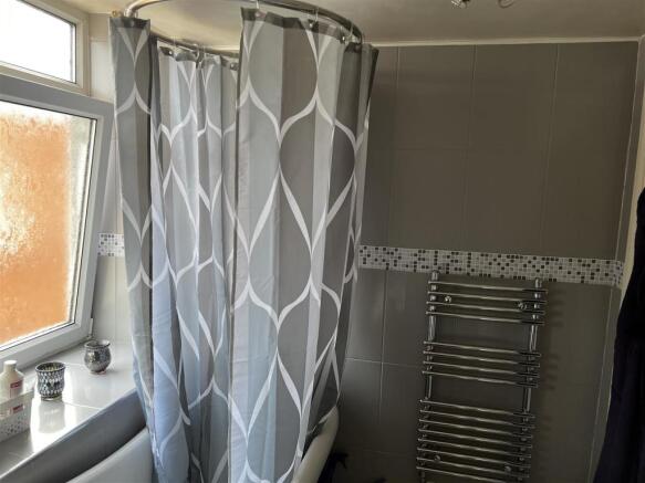 BATHROOM/WC.