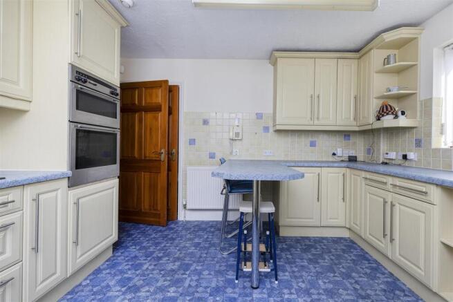 2 bed Detached Bungalow for sale Image 9