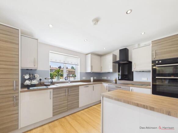 Lounge/Dining/Kitchen