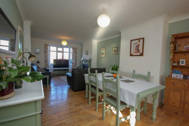 Lounge Diner 1.jpg