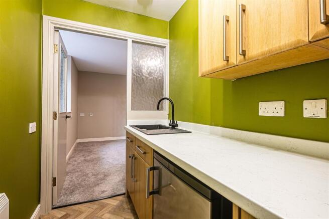1 bed Apartment to rent Image 8