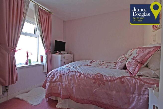 Bedroom 2 (2).JPG