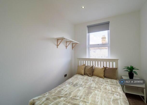 Medium Bedroom (8m2)