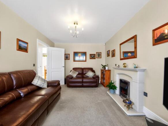 4 bed Detached for sale Image 5