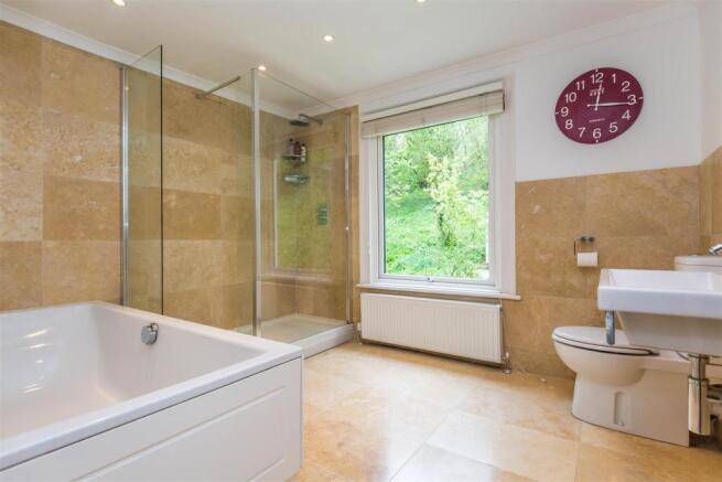 Master En Suite.jpg