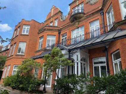 Fitzjohns Avenue, London, NW3