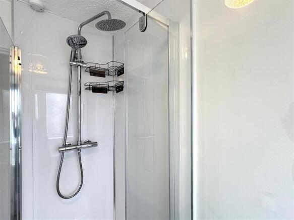 1 bed Semi-Detached to rent Image 8