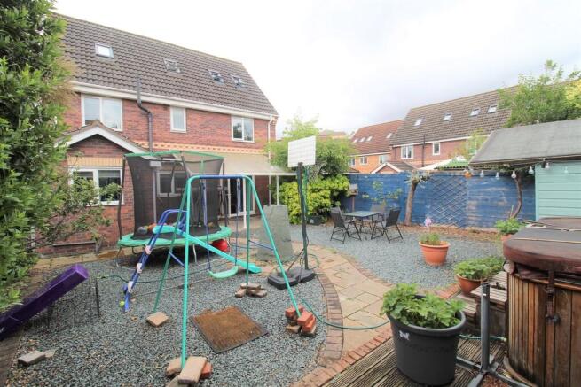 6 bed Detached for sale Image 12