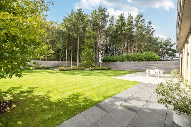 4 bed Detached for sale Image 10