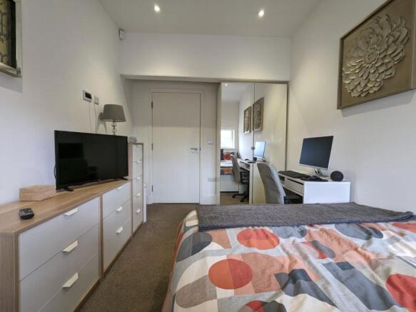 1 bed Apartment to rent Image 6