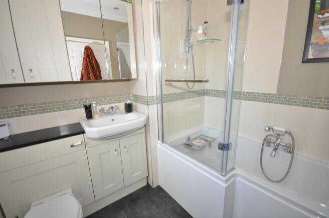 FAMILY BATHROOM