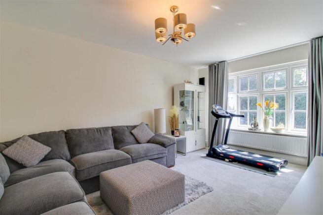 4 bed Detached for sale Image 6