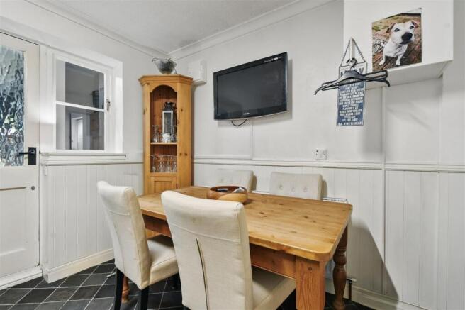 3 bed Semi-Detached for sale Image 4