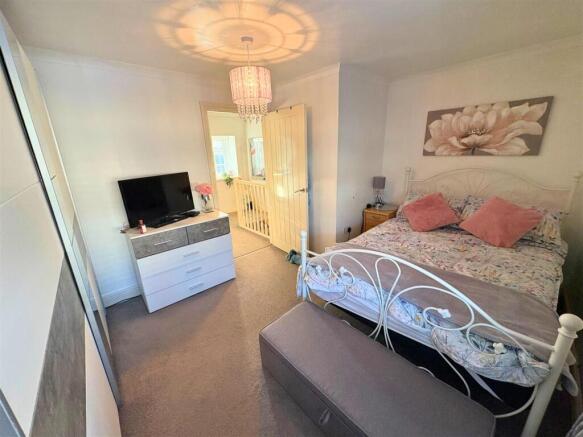 Bedroom 1c (edit).jpg