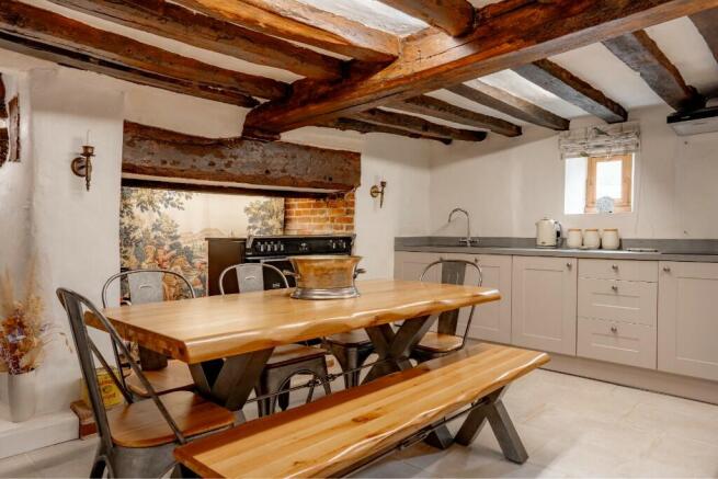 Eat-in kitchen