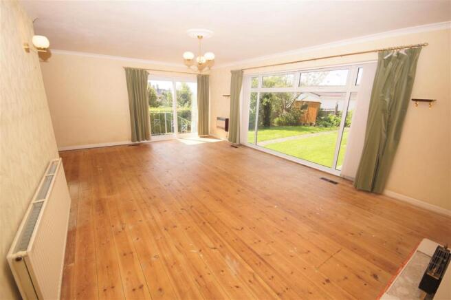 Living Room 1.JPG