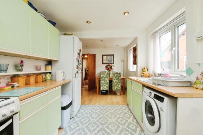 4 bed Semi-Detached Bungalow for sale Image 3