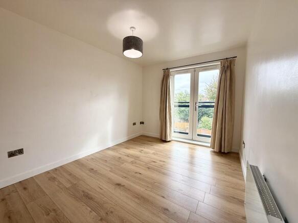 2 bed Apartment to rent Image 5