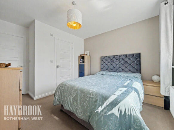 4 bed Detached for sale Image 9