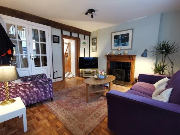 Cottage Sitting R...
