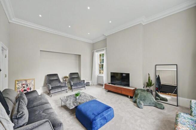 8 bed Detached Villa for sale Image 7