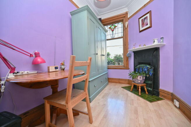 6 bed Detached for sale Image 9