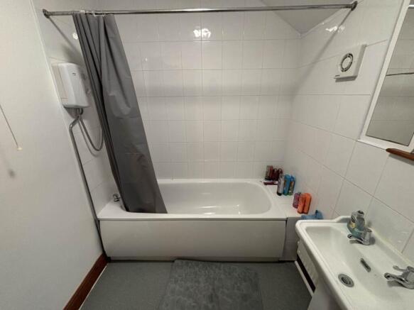 Bathroom 2 (1)
