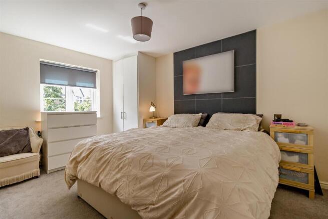 4 bed House for sale Image 7