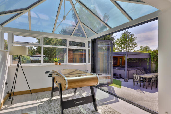 6 bed Detached for sale Image 12