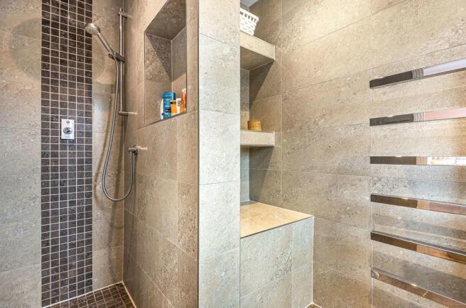 Ensuite to Bed 1