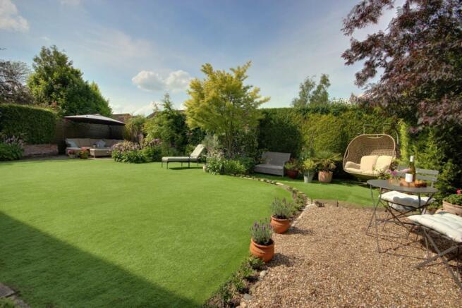 5 bed Detached for sale Image 11