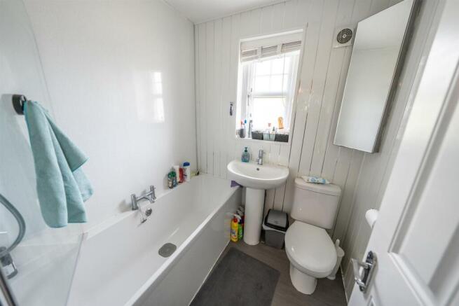 BATHROOM/WC