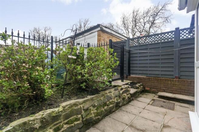 3 bed Terraced for sale Image 11