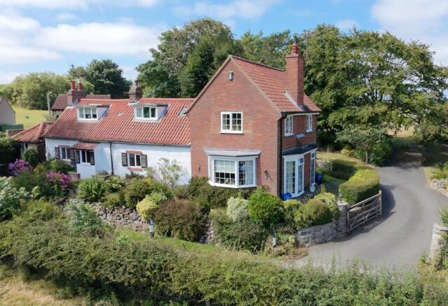 3 Bedroom Detached House with 7 Acres and Stables