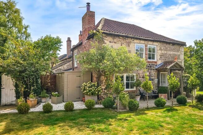 4 bed Semi-Detached for sale Image 5