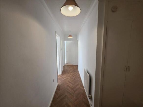 2 bed Apartment to rent Image 10