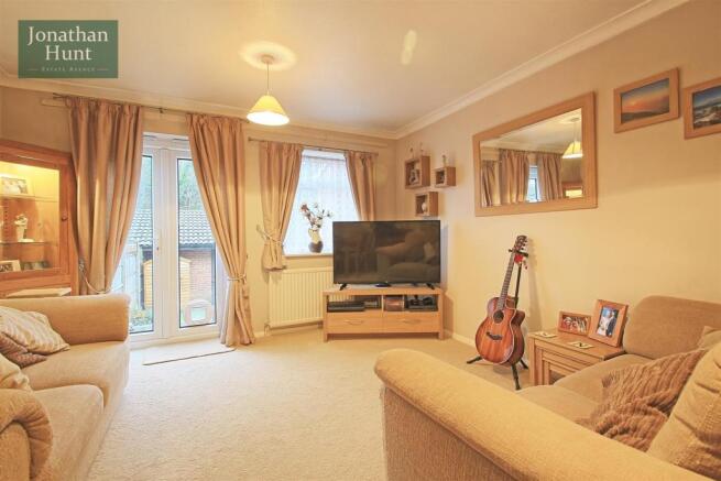 LIVING/DINING ROOM