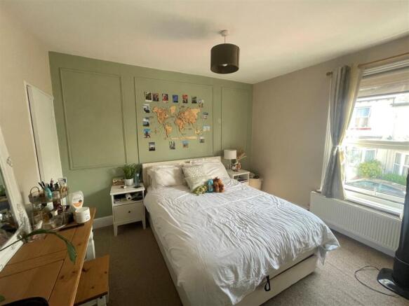 3 bed Terraced to rent Image 5
