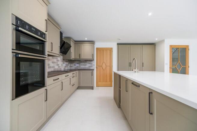 1440px-Elm Tree V...