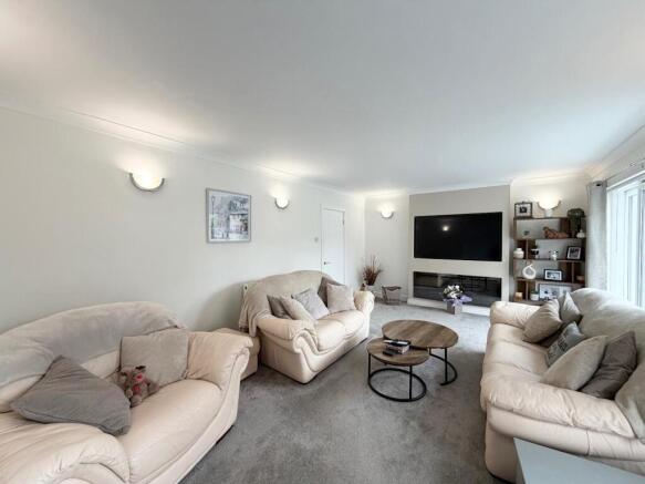 5 bed Detached Bungalow for sale Image 5
