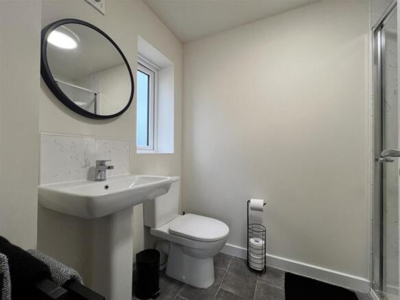 4 bed Semi-Detached for sale Image 10