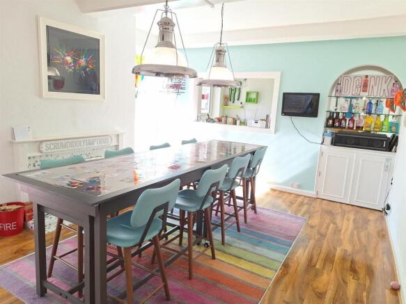 5 bed Detached for sale Image 7