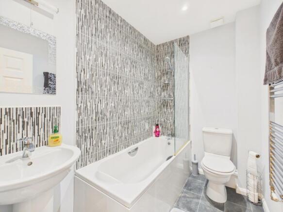 3 bed Semi-Detached for sale Image 9