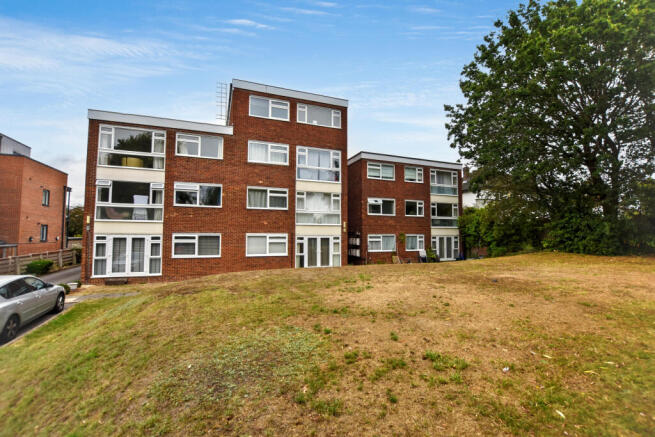 Flat 4, Pentlands, Foxgrove Road, Beckenham, BR3 5BJ